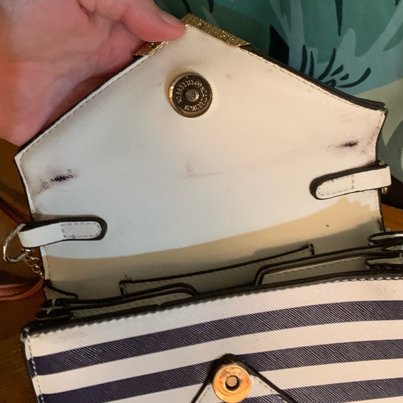 Call it Spring crossbody bag - Picture 3 of 11